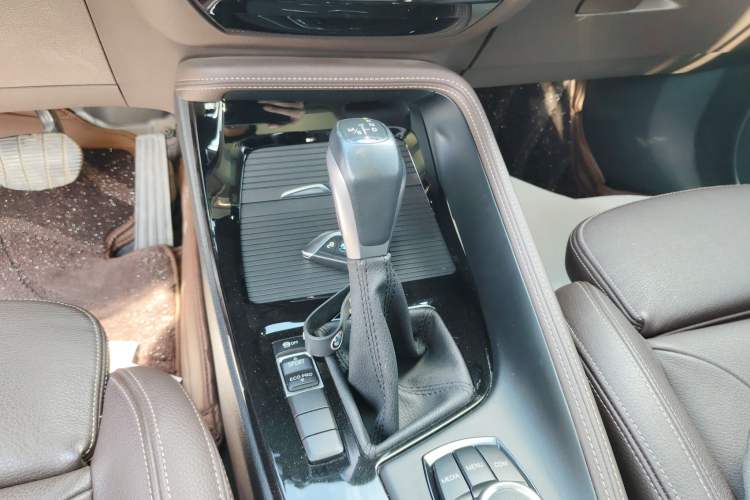 Used BMW X1 2019 sDrive18Li Premium Edition Gear Lever