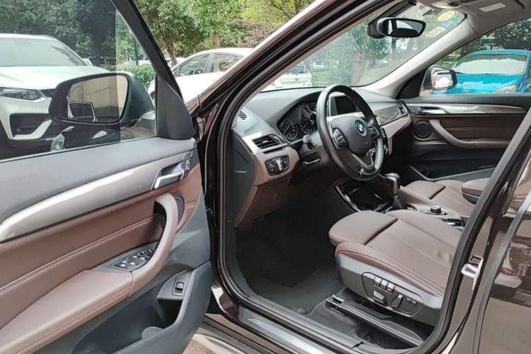 Used BMW X1 2019 sDrive18Li Premium Edition Interior 3
