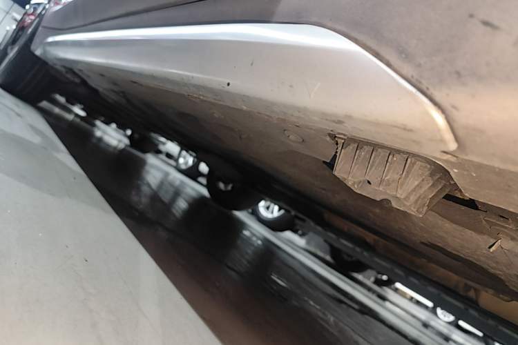 Used BMW X1 2019 sDrive18Li Premium Edition Right Side Sill
