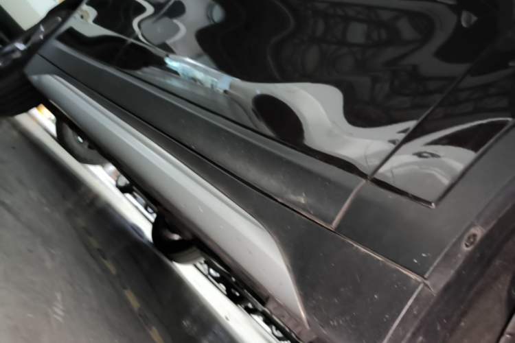 Used BMW X1 2019 sDrive18Li Premium Edition Right Side Sill