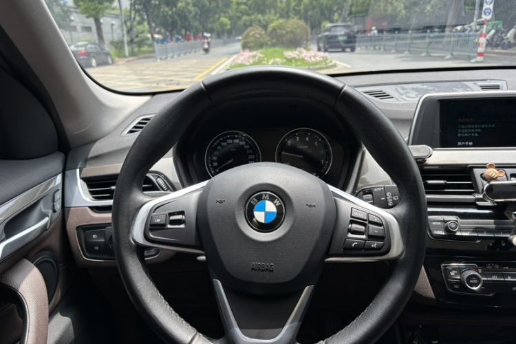 Used BMW X1 2019 sDrive18Li Premium Edition Steering Wheel
