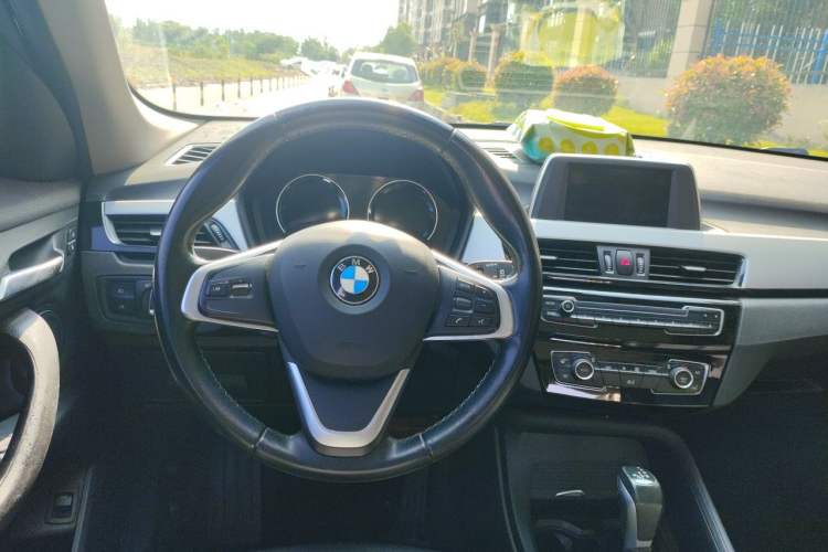Used BMW X1 2019 sDrive18Li Fashion Model Steering Wheel