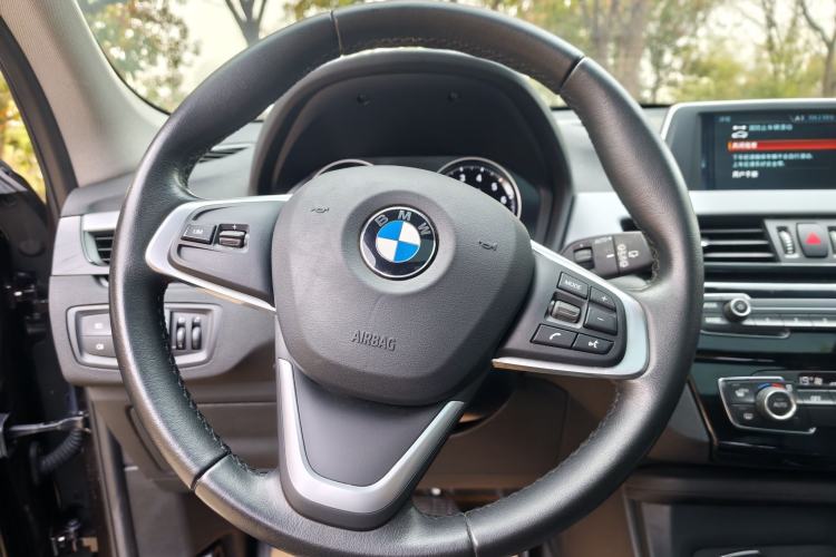 Used BMW X1 2019 sDrive18Li Fashion Model Steering Wheel
