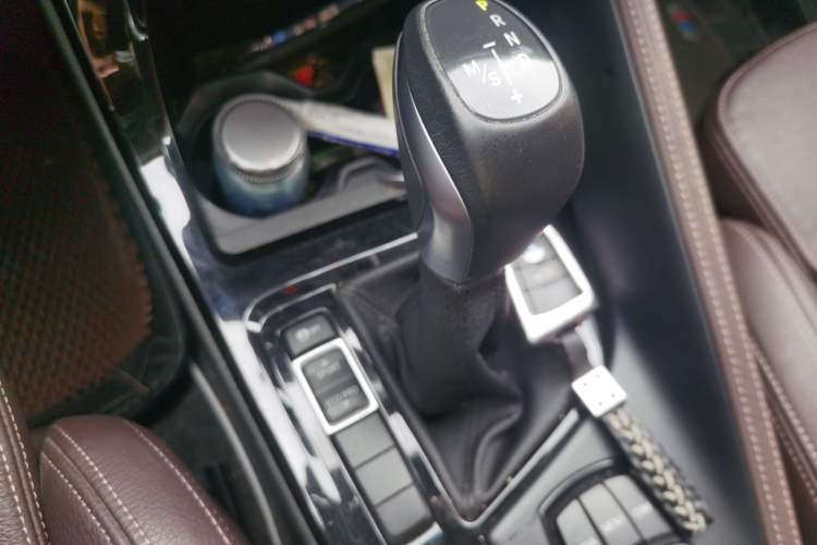 Used BMW X1 2019 sDrive18Li Premium Edition Gear Lever