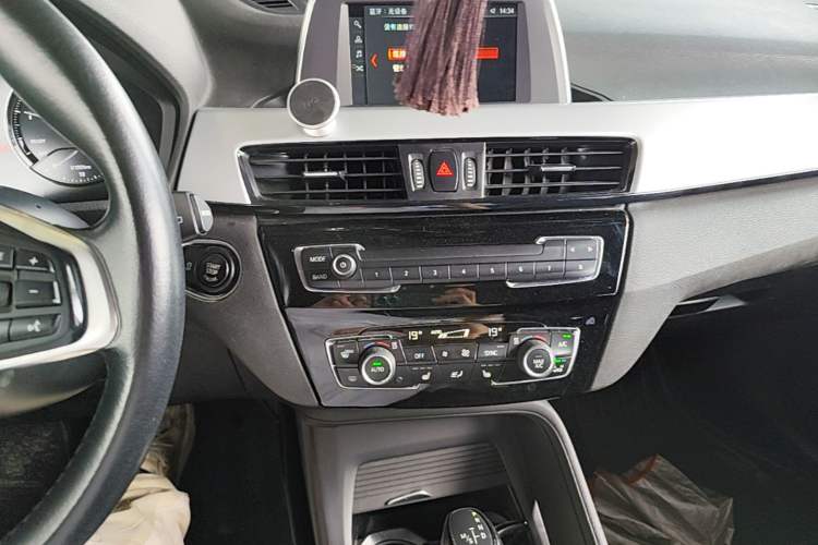 Used BMW X1 2019 sDrive20Li Leading Model Audio And AC Panel