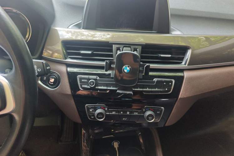 Used BMW X1 2019 sDrive18Li Premium Edition Audio And AC Panel