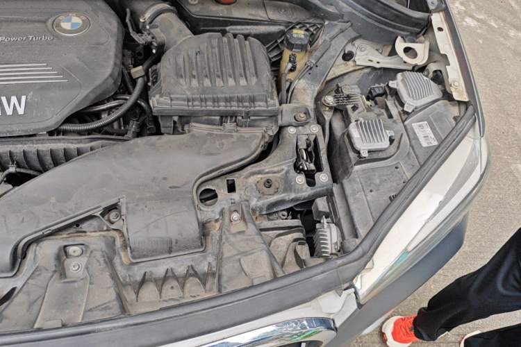 Used BMW X1 2019 sDrive18Li Premium Edition Engine Bay Left