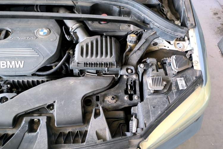 Used BMW X1 2019 sDrive18Li Premium Edition Engine Bay Left