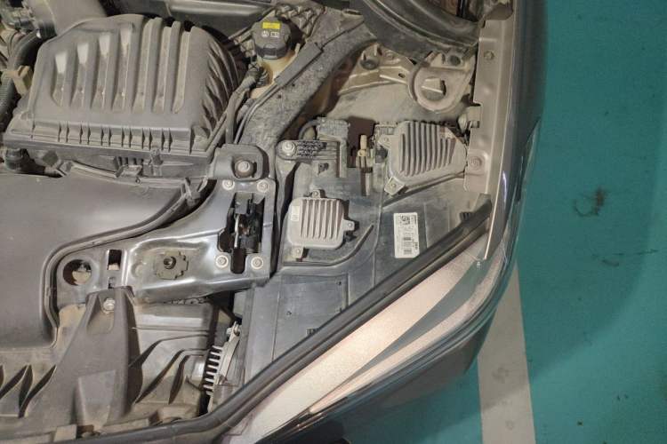 Used BMW X1 2019 sDrive18Li Premium Edition Engine Bay Left