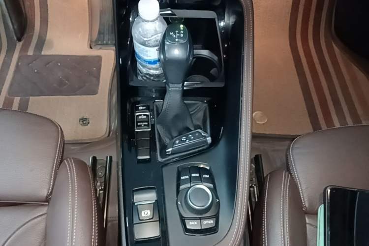 Used BMW X1 2019 sDrive18Li Premium Edition Gear Lever