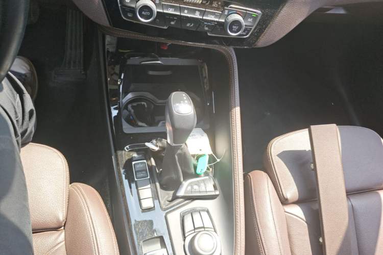 Used BMW X1 2019 sDrive18Li Premium Edition Gear Lever