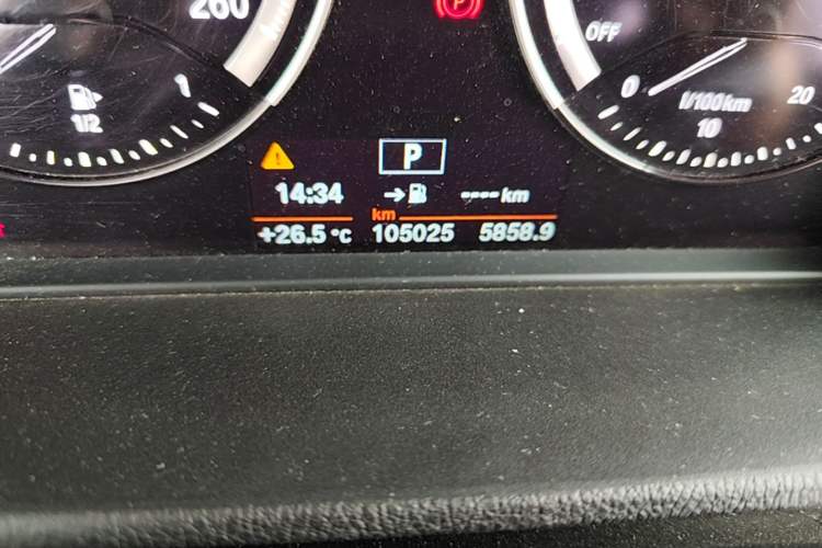 Used BMW X1 2019 sDrive20Li Leading Model Odometer Close Up