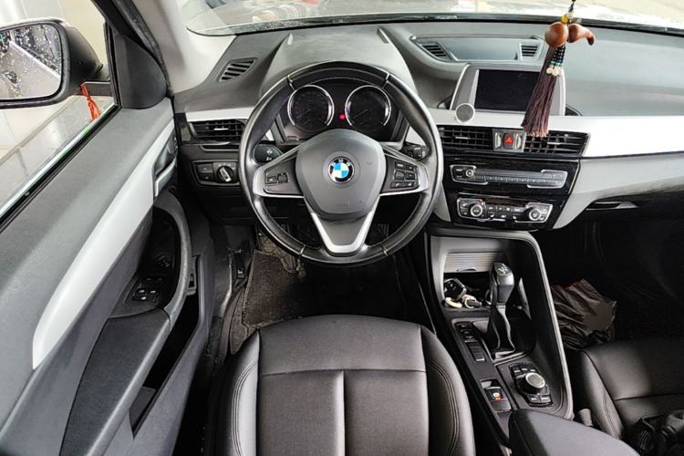 Used BMW X1 2019 sDrive20Li Leading Model Steering Wheel