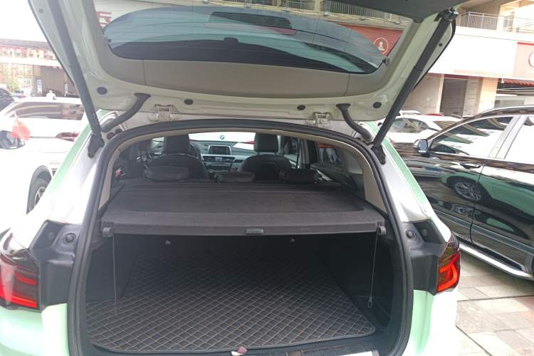 Used BMW X1 2019 sDrive20Li Leading Model Trunk