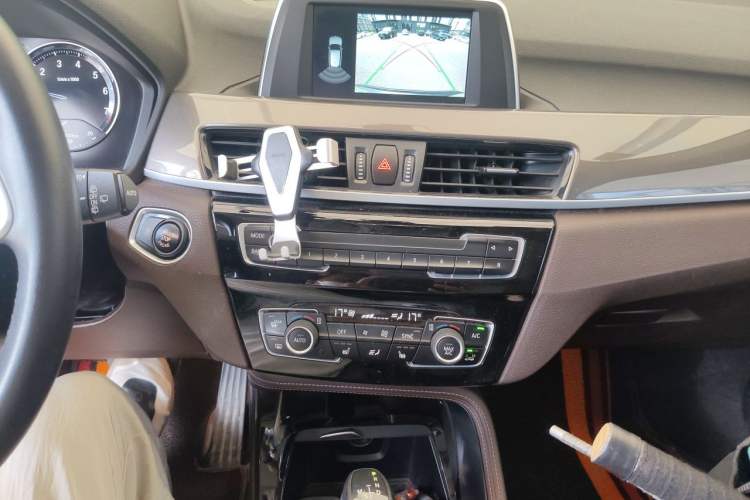 Used BMW X1 2019 sDrive18Li Premium Edition Audio And AC Panel