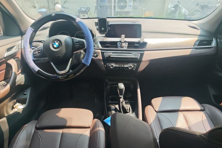 Used BMW X1 2019 xDrive20Li Luxury Edition Center Console