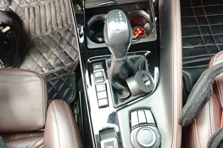 Used BMW X1 2019 sDrive18Li Premium Edition Gear Lever