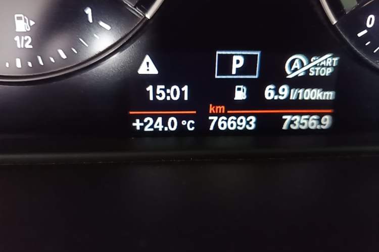 Used BMW X1 2019 sDrive18Li Fashion Model Odometer Close Up