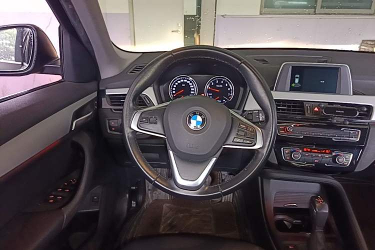 Used BMW X1 2019 sDrive18Li Fashion Model Steering Wheel