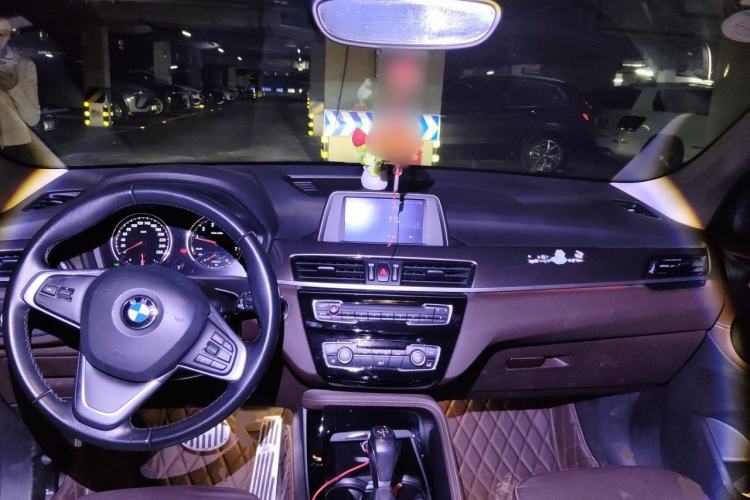Used BMW X1 2019 sDrive18Li Premium Edition Center Console