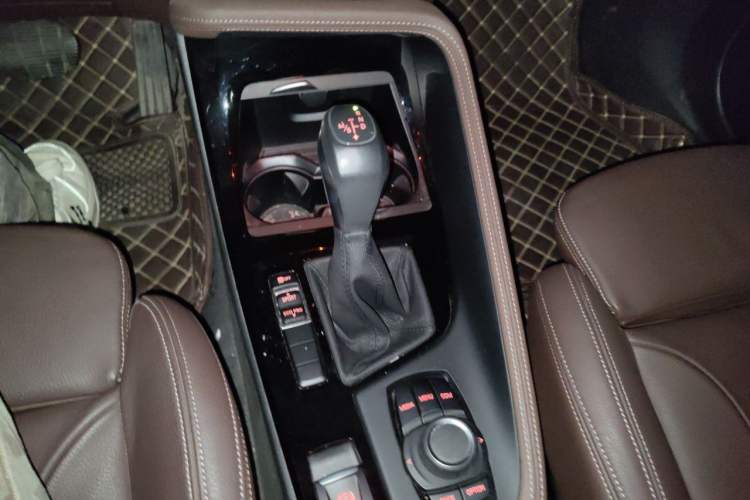 Used BMW X1 2019 sDrive18Li Premium Edition Gear Lever