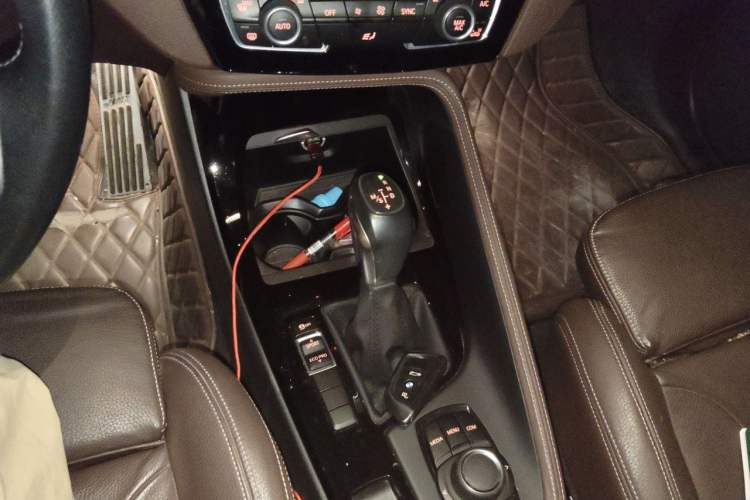 Used BMW X1 2019 sDrive18Li Premium Edition Gear Lever