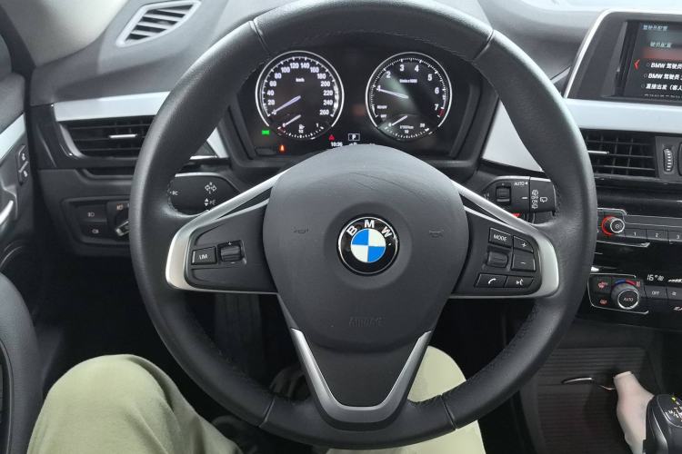 Used BMW X1 2019 sDrive18Li Fashion Model Steering Wheel