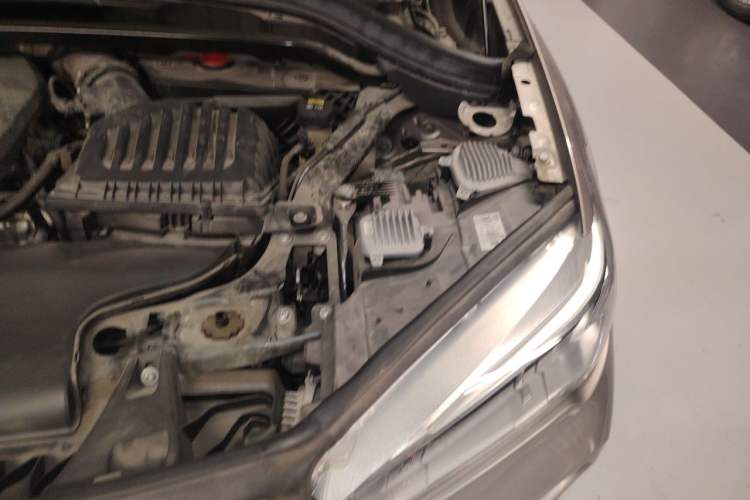 Used BMW X1 2019 sDrive18Li Premium Edition Engine Bay Left