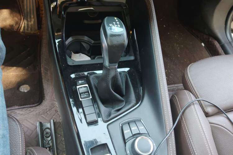 Used BMW X1 2019 sDrive18Li Premium Edition Gear Lever