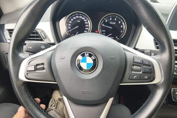 Used BMW X1 2019 sDrive18Li Fashion Model Steering Wheel