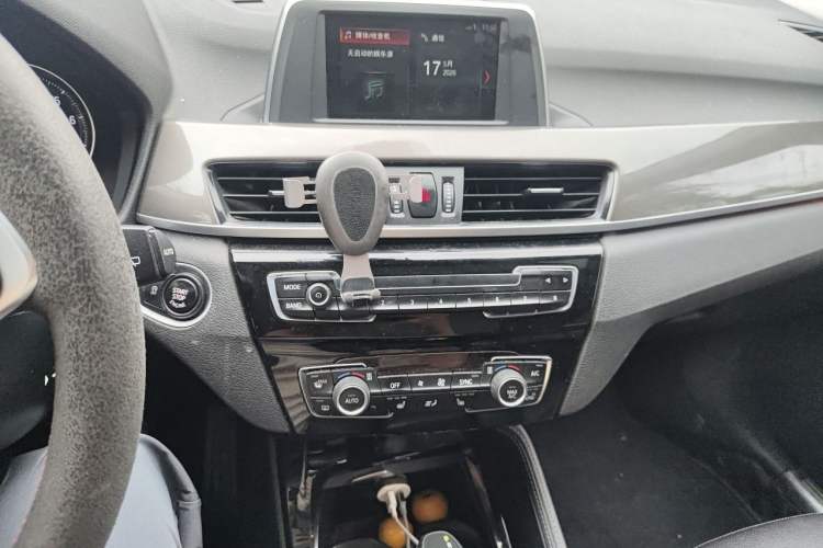 Used BMW X1 2019 sDrive18Li Premium Edition Audio And AC Panel