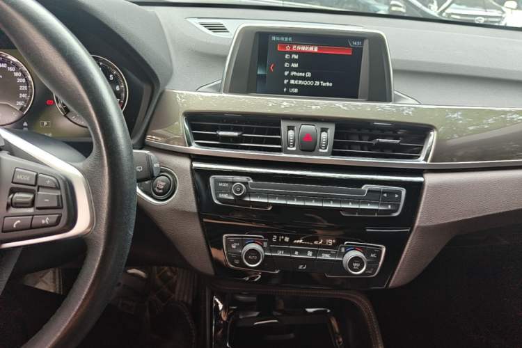 Used BMW X1 2019 sDrive18Li Premium Edition Audio And AC Panel
