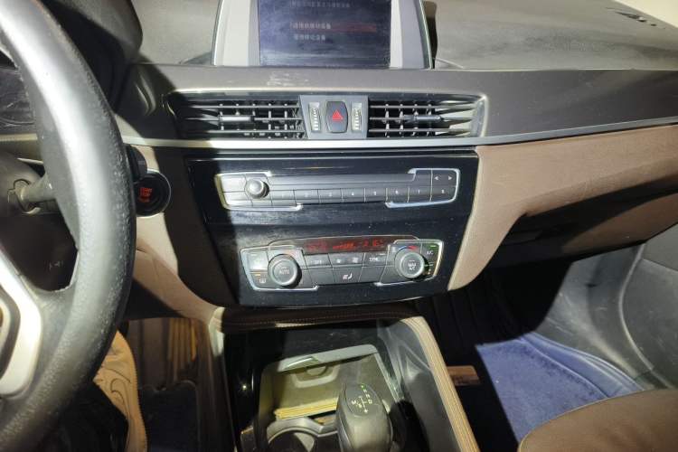 Used BMW X1 2019 sDrive18Li Premium Edition Audio And AC Panel