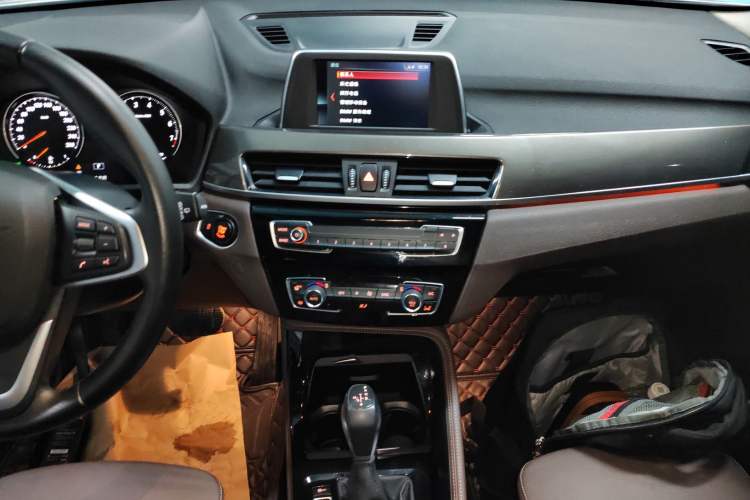 Used BMW X1 2019 sDrive18Li Premium Edition Audio And AC Panel
