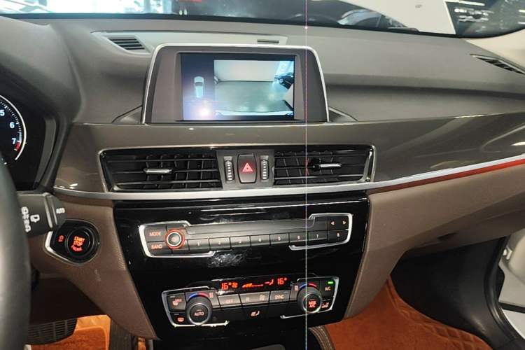 Used BMW X1 2019 sDrive18Li Premium Edition Audio And AC Panel