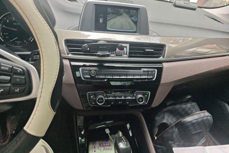 Used BMW X1 2019 sDrive18Li Premium Edition Audio And AC Panel