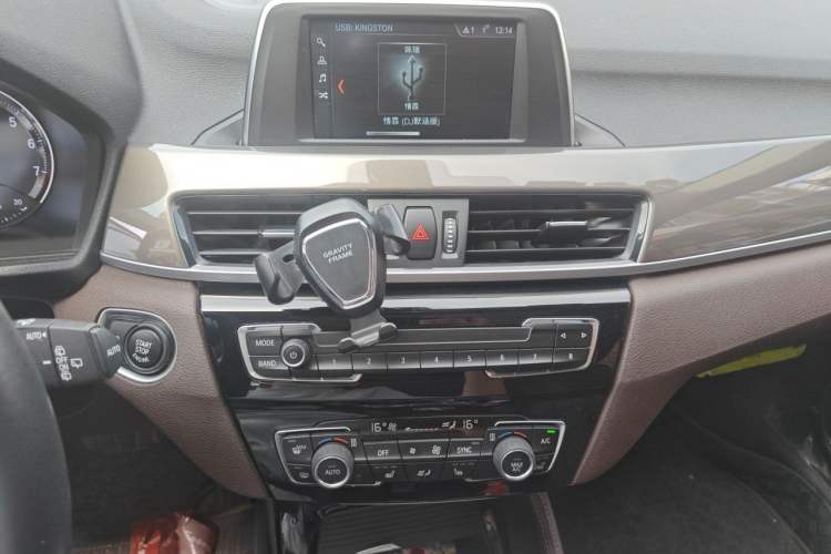 Used BMW X1 2019 sDrive18Li Premium Edition Audio And AC Panel