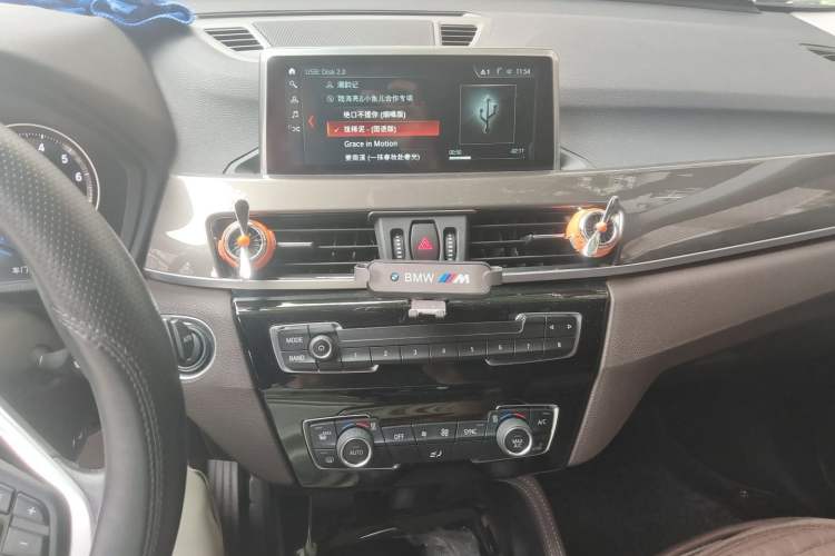 Used BMW X1 2019 xDrive20Li Luxury Model Audio And AC Panel