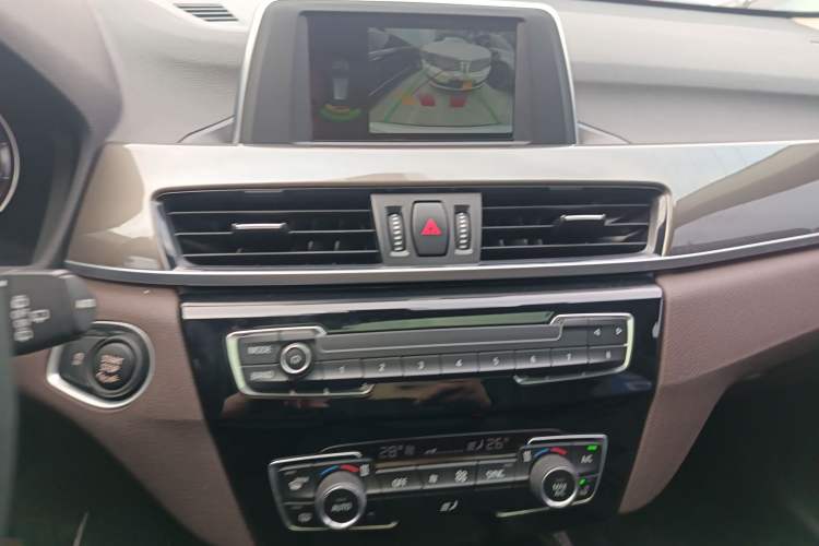 Used BMW X1 2019 sDrive18Li Premium Edition Audio And AC Panel