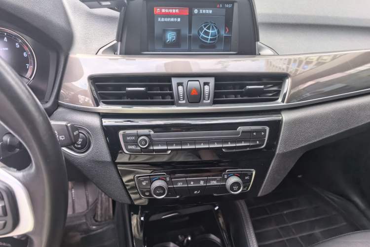 Used BMW X1 2019 sDrive18Li Premium Edition Audio And AC Panel