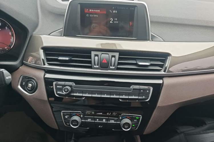 Used BMW X1 2019 sDrive18Li Premium Edition Audio And AC Panel