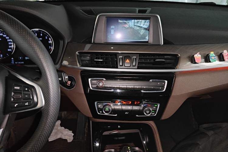 Used BMW X1 2019 sDrive18Li Premium Edition Audio And AC Panel