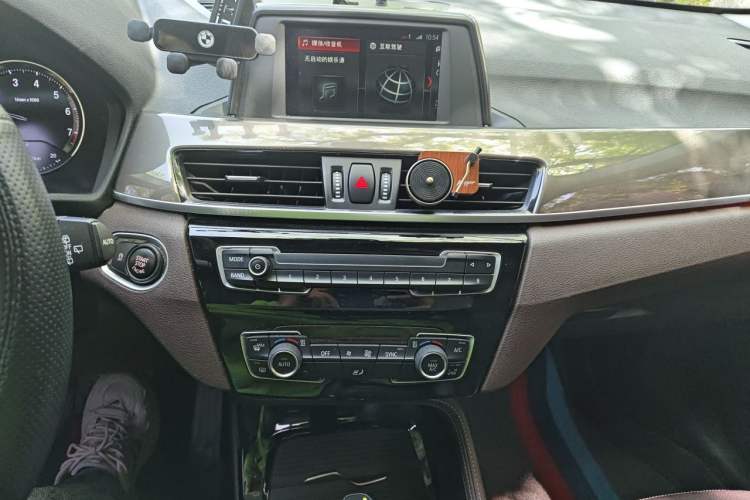 Used BMW X1 2019 sDrive18Li Premium Edition Audio And AC Panel
