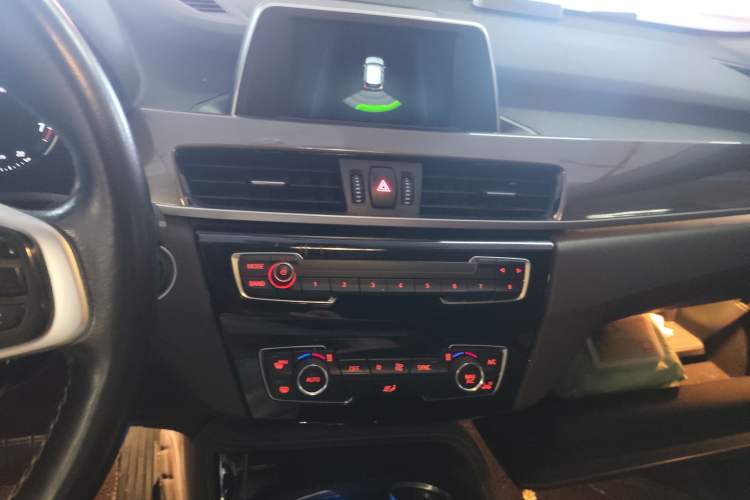 Used BMW X1 2019 sDrive18Li Premium Edition Audio And AC Panel