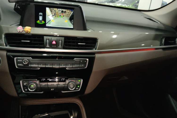 Used BMW X1 2019 sDrive18Li Premium Edition Center Console