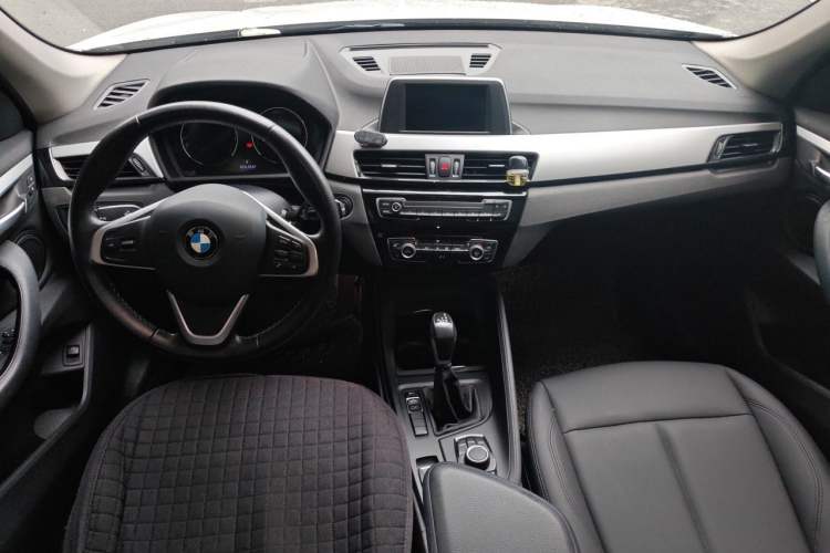 Used BMW X1 2019 sDrive20Li Leading Model Center Console