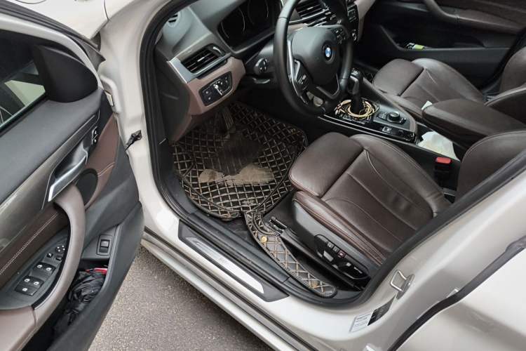 Used BMW X1 2019 sDrive18Li Premium Edition Driver Seat