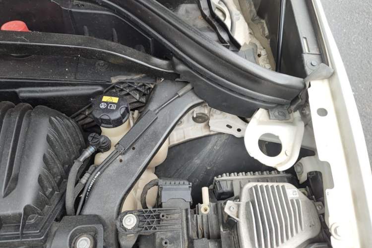 Used BMW X1 2019 sDrive18Li Premium Edition Engine Bay Left
