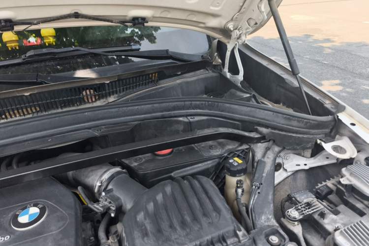 Used BMW X1 2019 sDrive18Li Premium Edition Engine Bay Left