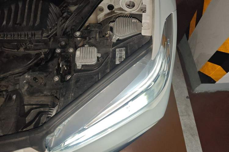 Used BMW X1 2019 sDrive20Li Leading Model Engine Bay Left